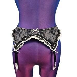 Victoria's Secret Black & Light‎ Pink Lace Sexy Garter Belt Size XS Women's